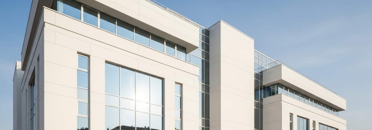 رنگ سفید نمای ساختمان