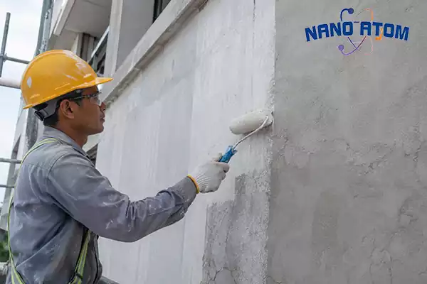 اجرای پرایمر اپوکسی روی نمای بتنی ساختمان