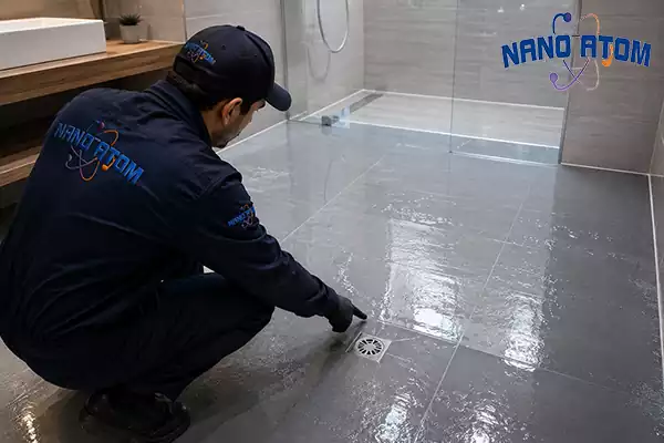 تست نشتی سرویس بهداشتی پس از اجرای عایق رطوبتی نانو